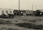 Woonwagenkamp aan de Scheidijk in Helmond in 1955. Fotograaf onbekend.